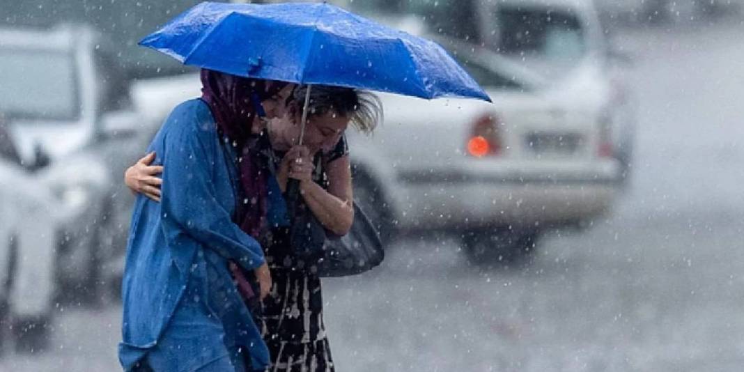 İstanbul Valiliği’nden kritik uyarı geldi! Kuvvetli sağanak akşam saatlerinde vuracak: Tedbirinizi alın, uyarıları takip edin 5